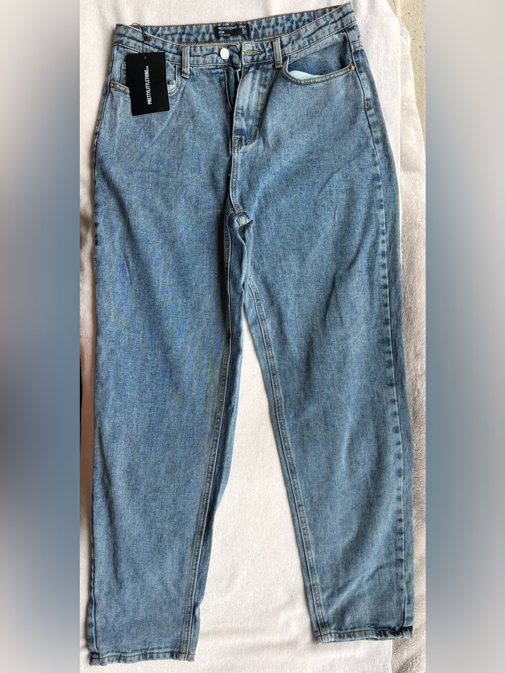 PrettyLittleThing Light Blue High-Rise Mom’s Straight Jeans
